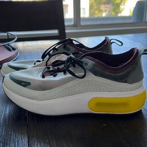 Womens nike air max dia sneakers size 7 white yellow purple